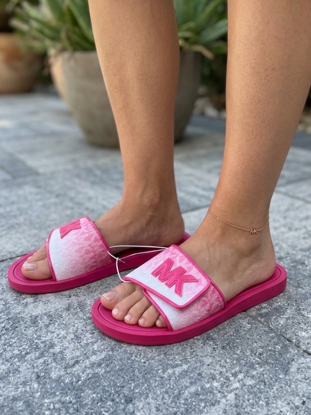 NWT Michael Kors Logo Slide Sandals Pink Ombre Dragonfruit Pink Size 8M